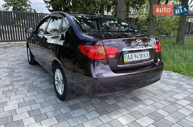 Седан Hyundai Elantra 2011 в 