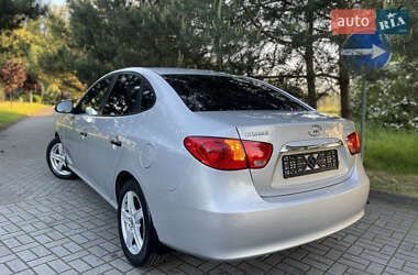 Седан Hyundai Elantra 2011 в 