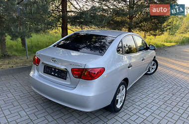 Седан Hyundai Elantra 2011 в 