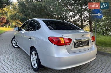 Седан Hyundai Elantra 2011 в 