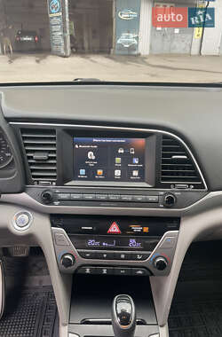 Седан Hyundai Elantra 2016 в 