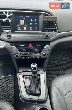 Седан Hyundai Elantra 2016 в 