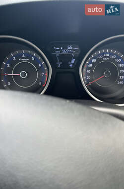 Седан Hyundai Elantra 2011 в 