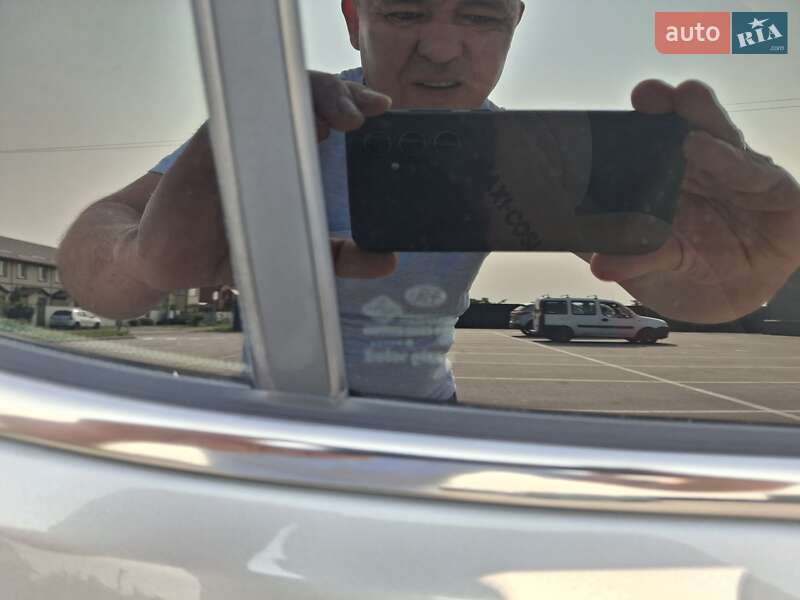 Седан Hyundai Elantra 2016 в Киеве