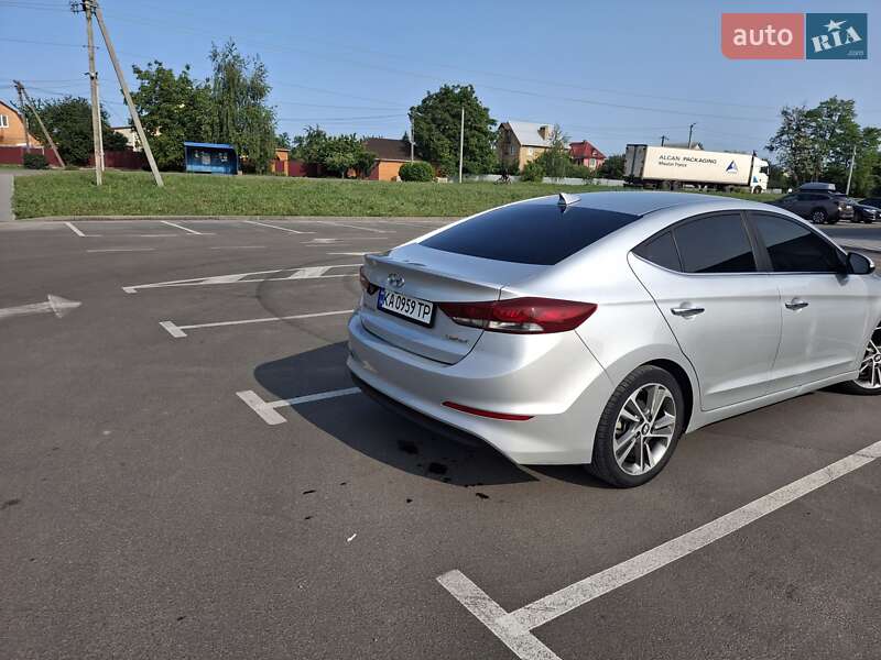 Седан Hyundai Elantra 2016 в Киеве