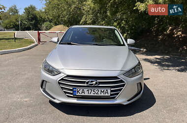 Седан Hyundai Elantra 2017 в 