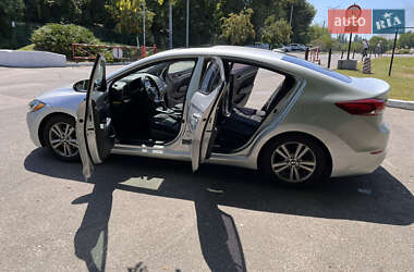 Седан Hyundai Elantra 2017 в 