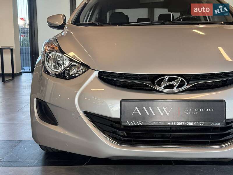 Седан Hyundai Elantra 2012 в Львове