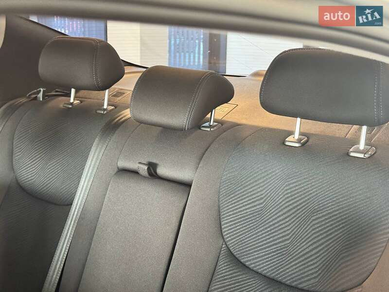 Седан Hyundai Elantra 2012 в Львове