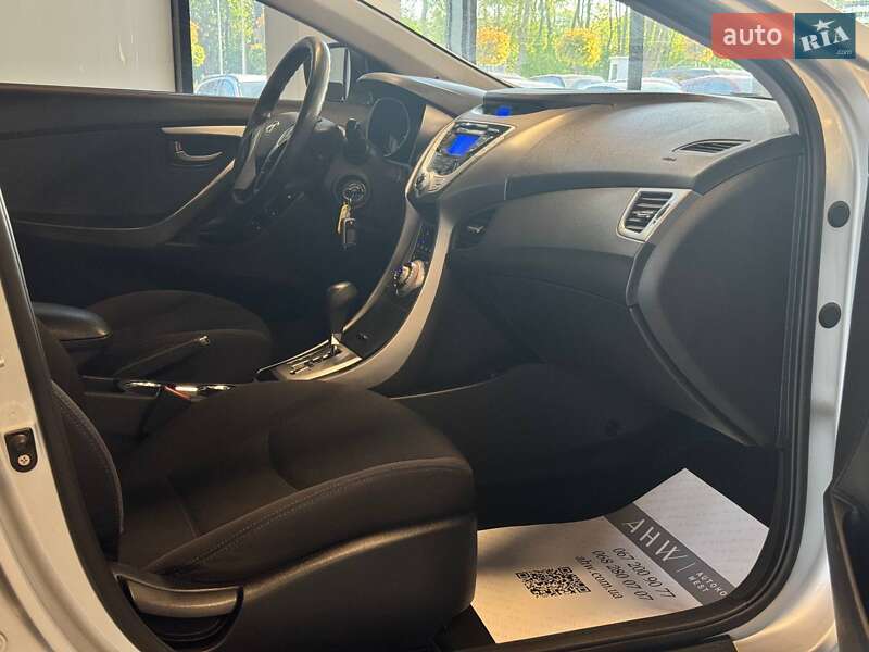 Седан Hyundai Elantra 2012 в Львове