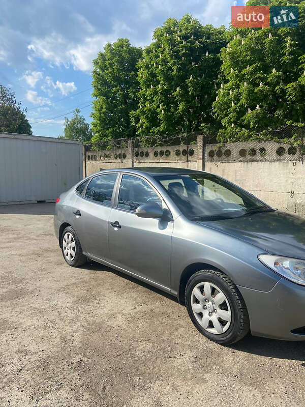 Седан Hyundai Elantra 2010 в 