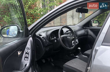 Седан Hyundai Elantra 2010 в 