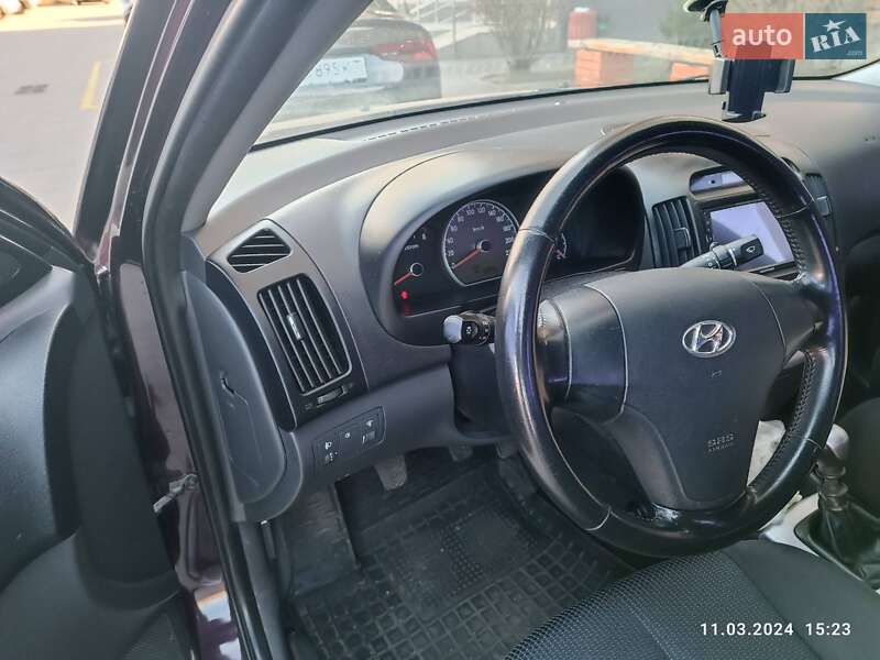 Седан Hyundai Elantra 2008 в Києві