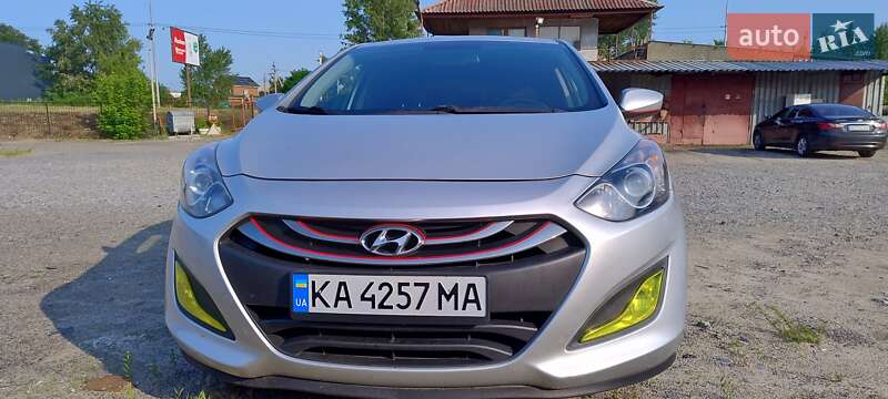 Хэтчбек Hyundai Elantra 2012 в Киеве
