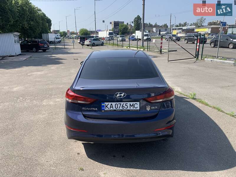 Седан Hyundai Elantra 2018 в Киеве