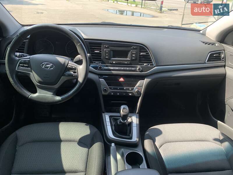 Седан Hyundai Elantra 2018 в Киеве