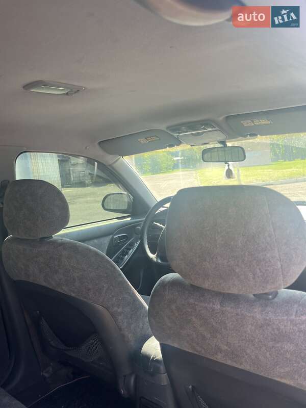 Седан Hyundai Elantra 2001 в Каменском