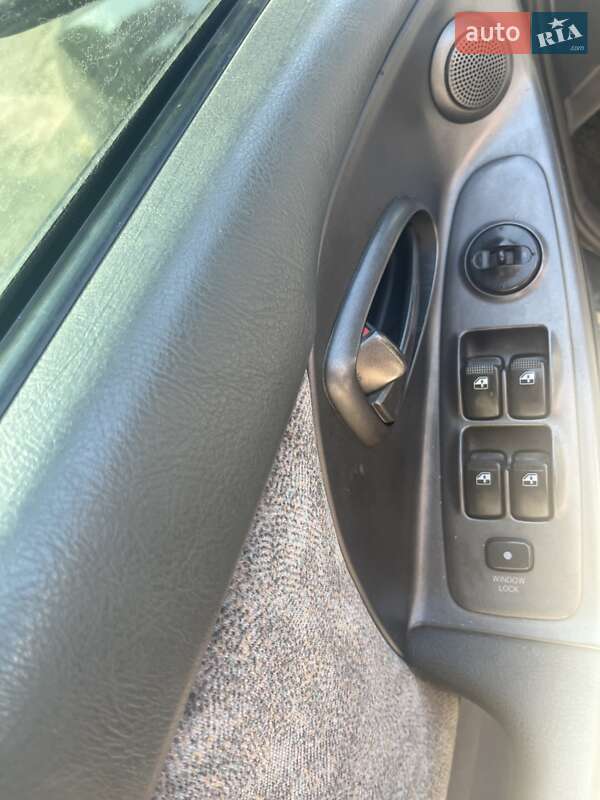 Седан Hyundai Elantra 2001 в Каменском