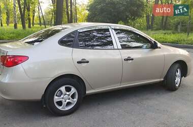 Седан Hyundai Elantra 2010 в 