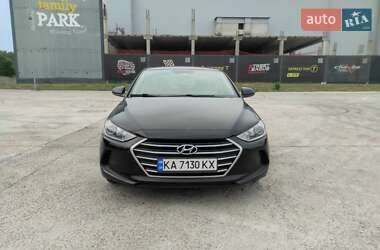 Седан Hyundai Elantra 2017 в Киеве