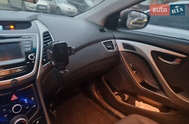 Седан Hyundai Elantra 2015 в 