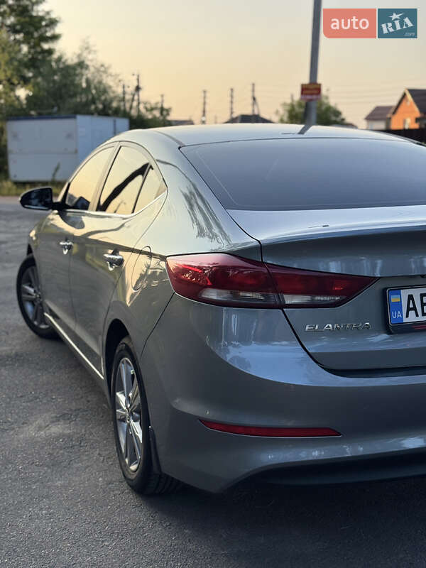 Седан Hyundai Elantra 2018 в Бершаді