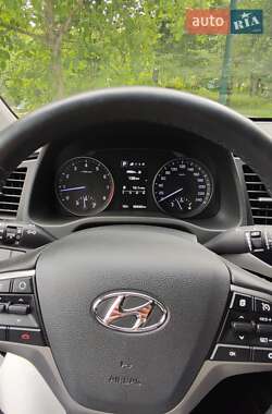 Седан Hyundai Elantra 2017 в Дрогобыче