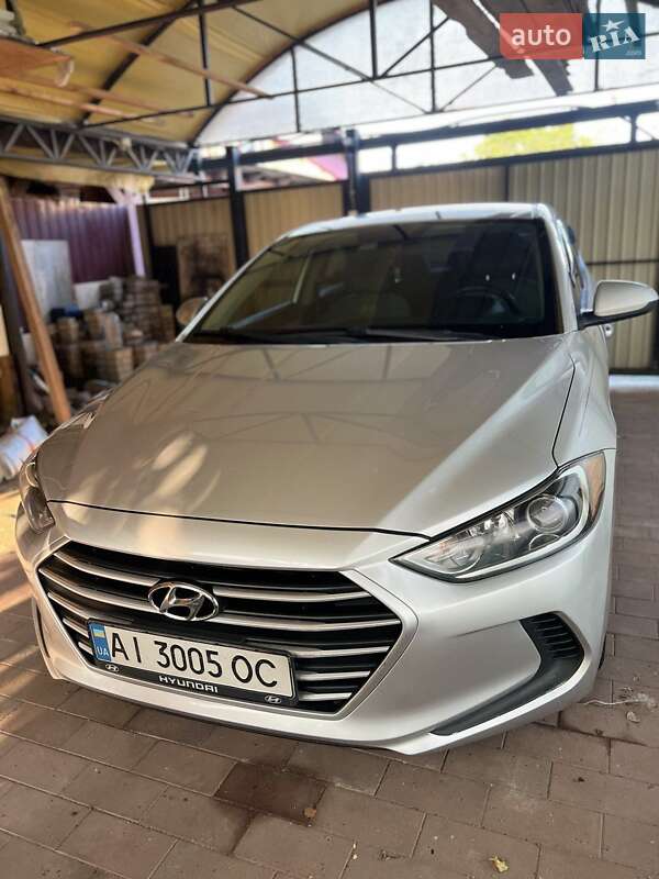 Седан Hyundai Elantra 2016 в Киеве