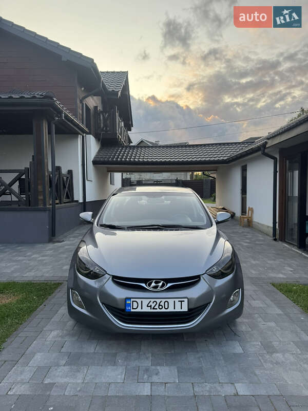 Hyundai Elantra 2011