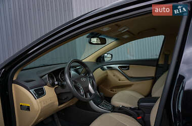 Седан Hyundai Elantra 2012 в 
