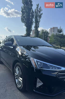 Седан Hyundai Elantra 2019 в 