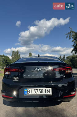 Седан Hyundai Elantra 2019 в 