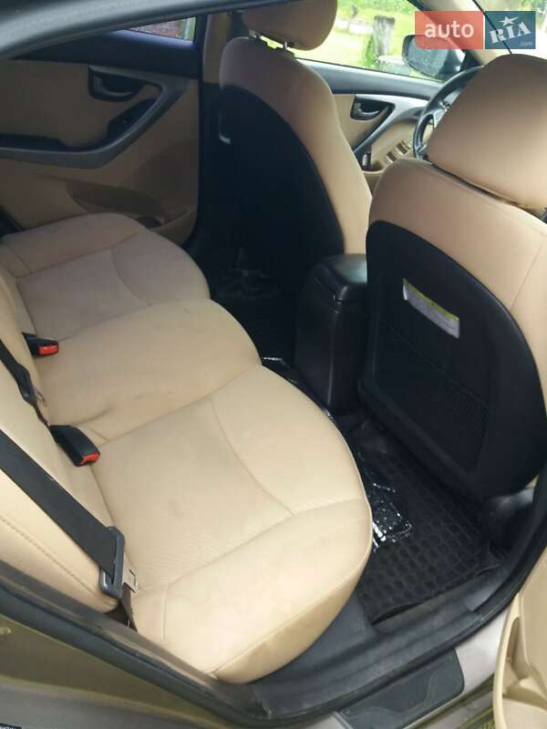 Седан Hyundai Elantra 2013 в Чернигове