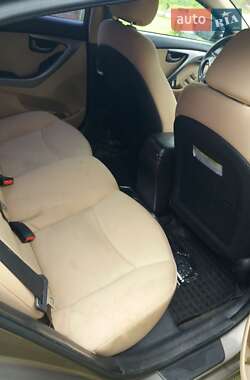 Седан Hyundai Elantra 2013 в 