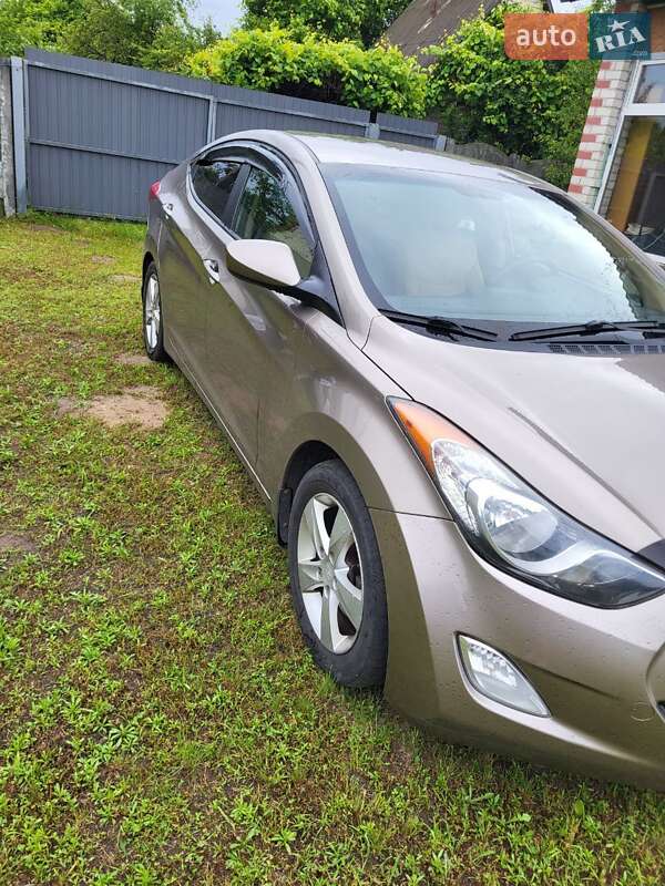 Седан Hyundai Elantra 2013 в Чернигове