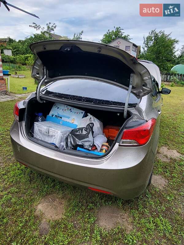 Седан Hyundai Elantra 2013 в Чернигове