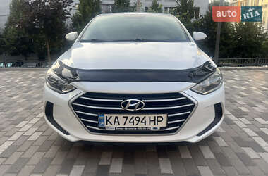Седан Hyundai Elantra 2017 в Киеве