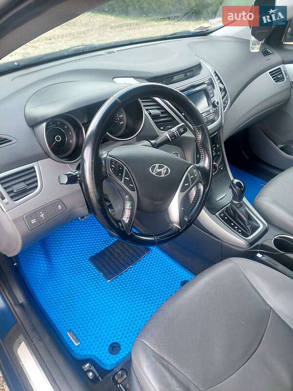 Седан Hyundai Elantra 2014 в Косові