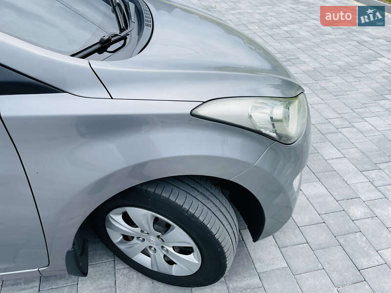 Седан Hyundai Elantra 2011 в Виннице