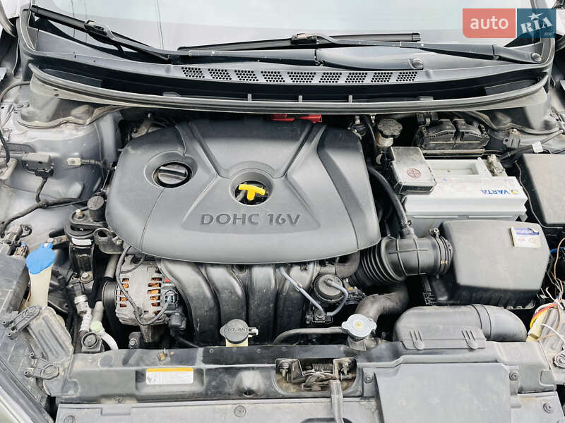 Седан Hyundai Elantra 2011 в Виннице