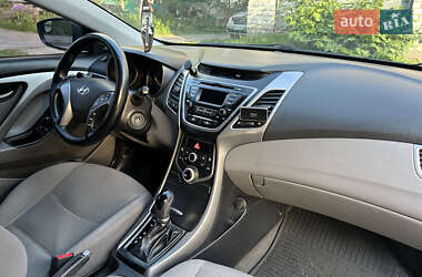 Седан Hyundai Elantra 2015 в 