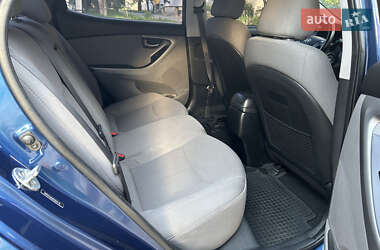 Седан Hyundai Elantra 2015 в 