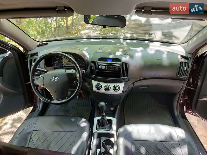 Седан Hyundai Elantra 2007 в Мукачевому
