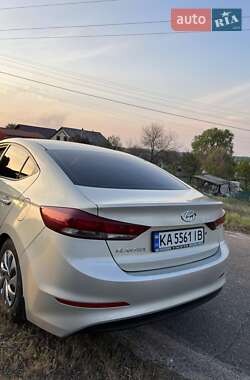 Седан Hyundai Elantra 2016 в 