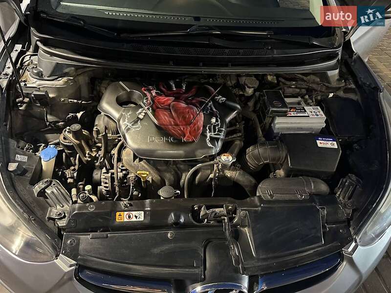 Седан Hyundai Elantra 2013 в Днепре