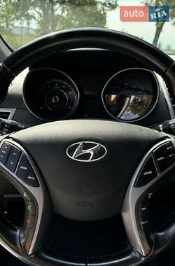 Седан Hyundai Elantra 2014 в 