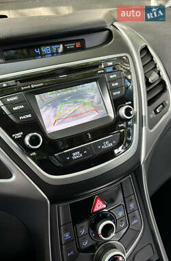 Седан Hyundai Elantra 2014 в 