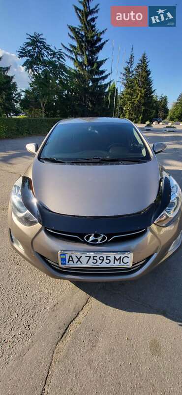 Hyundai Elantra 2013