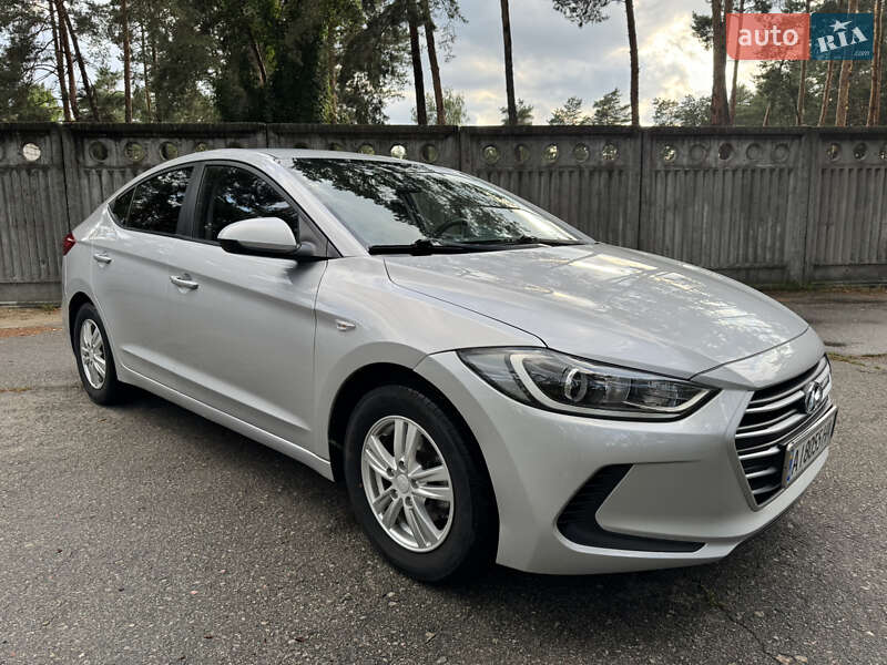 Седан Hyundai Elantra 2017 в Киеве