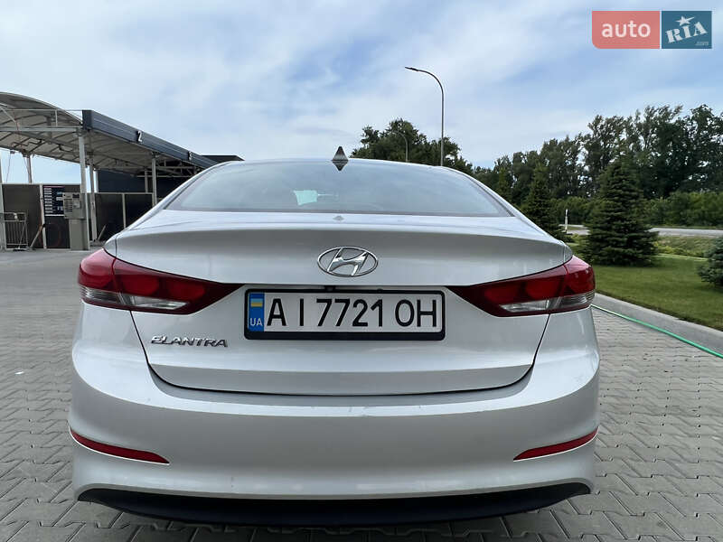 Седан Hyundai Elantra 2016 в Києві